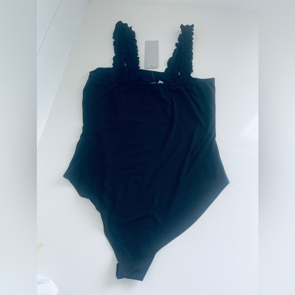 NEW Black Sleeveless Bodysuit Stretchy Ruffle Detail Straps Size Large - Picture 2 of 4